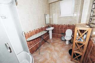 Гостевой дом Над морем Ялта Эконом с общей ванной комнатой и общей кухней.-3