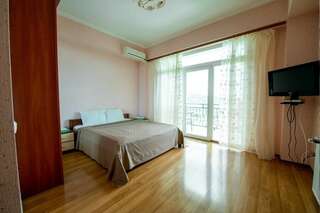 Гостевой дом Над морем Ялта 1-к студия с удобствами и кухней  в номере-1