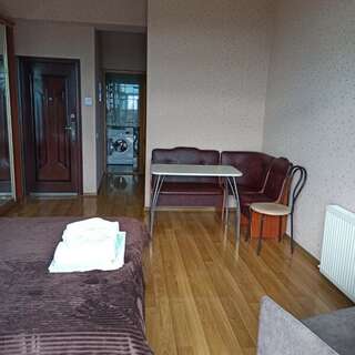 Гостевой дом Над морем Ялта 1-к студия с удобствами и кухней  в номере-7