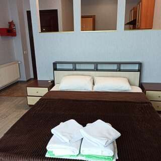 Гостевой дом Над морем Ялта 1-к студия с удобствами и кухней  в номере-10