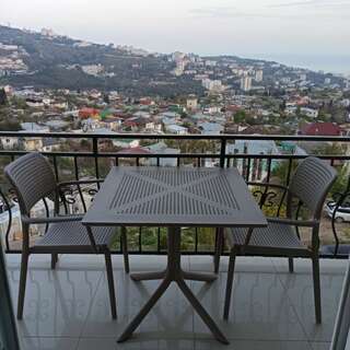 Гостевой дом Над морем Ялта 2-к студия с балконом-5