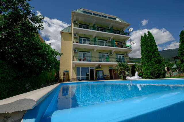 Гостевой дом Над морем Ялта-12